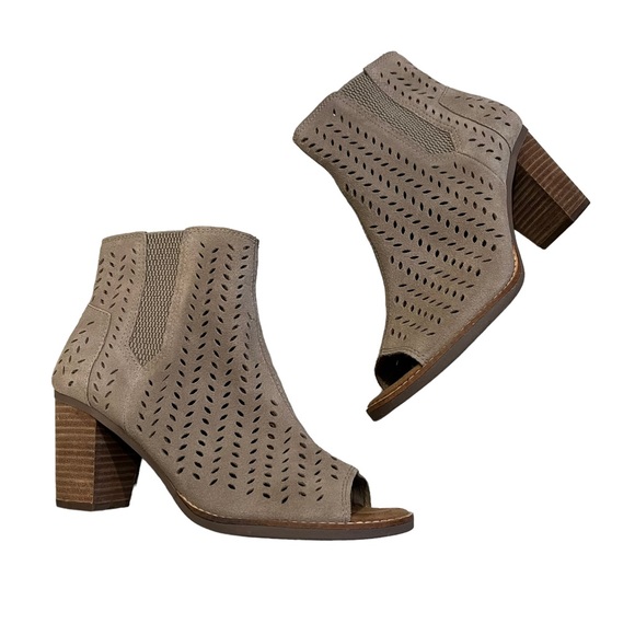 TOMS Majorca Perforated Suede Bootie, Sz 8 - Picture 2 of 14
